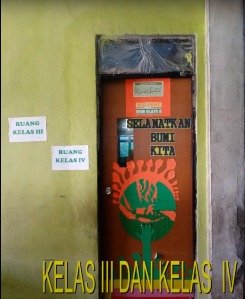 Ruang Kelas Premium Logo